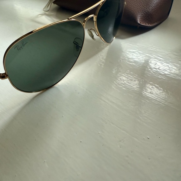 Ray-Ban Gold Aviator Sunglasses with dark green Lenses!!!
